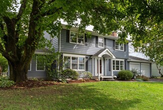26 Pleasant View Dr, Hatfield, MA 01038