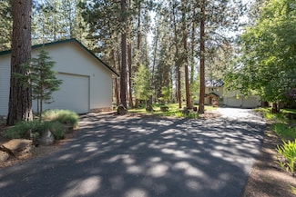 18642 River Woods Dr, Bend, OR 97702