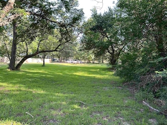 1002 E Humbleway St, Overton, TX 75684