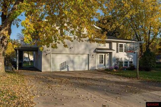 1708 Red Iron Ln, St. Peter, MN 56082