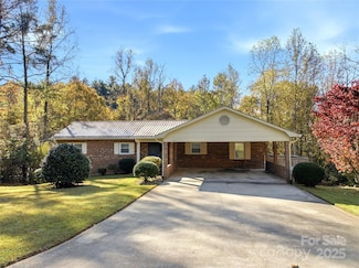 2855 Wildwood St, Hudson, NC 28638