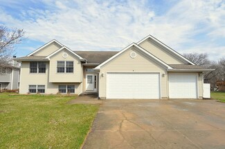 207 Constitution Dr SW, Poplar Grove, IL 61065