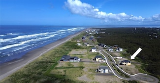 1505 Moonstone Ln, Westport, WA 98595