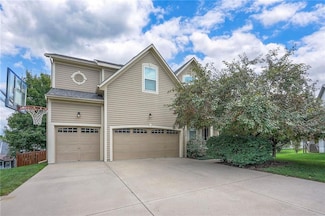 8429 Green Rd, Lenexa, KS 66227