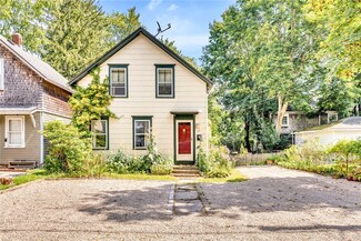19 Cleveland St, Wakefield, RI 02879