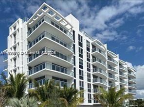 13800 Highland Dr Unit Ph8, North Miami Beach, FL 33181