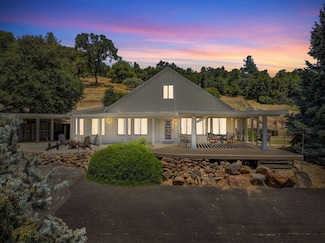 20020 Peppermint Falls Rd, Jamestown, CA 95327