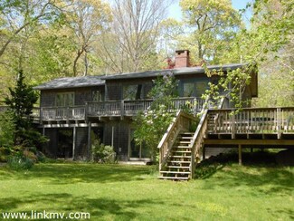 40 Christiantown Rd, Vineyard Haven, MA 02568