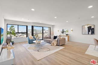 727 S Ardmore Ave Unit 802, Los Angeles, CA 90005