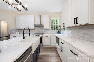 402 Sardis Rd N, Charlotte, NC 28270