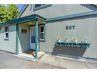 397 S 32nd St, Springfield, OR 97478
