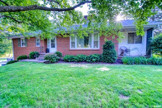 313 S Henderson St, Toulon, IL 61483