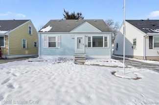 11078 Pine St, Taylor, MI 48180