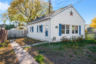 4 Chestnut St, Cumberland, RI 02864