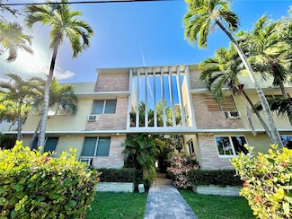 4740 Pine Tree Dr Unit 28, Miami Beach, FL 33140
