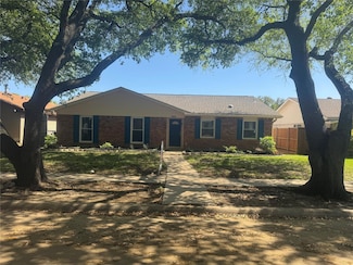 2718 Branch Oaks Dr, Garland, TX 75043