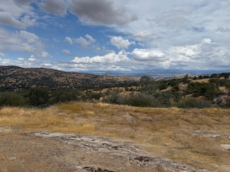 1572 Lilley Mountain Dr, Yosemite Lakes, CA 93614