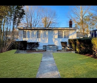 65 10th St, Ronkonkoma, NY 11779