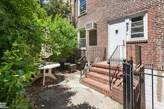 40-21 48th St, Sunnyside, NY 11104