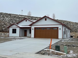 925 Raccoon Ct, Cody, WY 82414