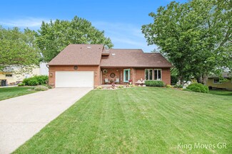 2475 Pinesboro Dr NE, Grand Rapids, MI 49525