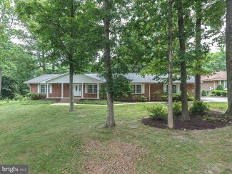 18701 Red Maple Ct, Triangle, VA 22172
