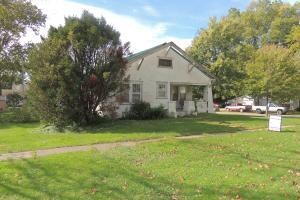 302 S 3rd St, Hopkins, MO 64461