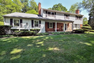 195 Knollwood Dr, Longmeadow, MA 01106