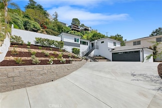 3900 Benedict Canyon Dr, Sherman Oaks, CA 91423