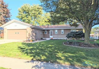 1447 Eastland Dr, Oregon, OH 43616