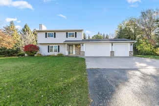 W9355 Country Cove Ln, Hortonville, WI 54944
