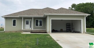 902 Wildflower Bend, North Sioux City, SD 57049