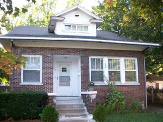 806 Augusta Ave, Elgin, IL 60120