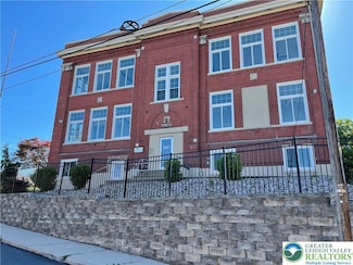 216 Penn St Unit 9, Bath, PA 18014