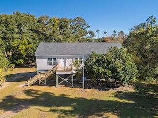520 Fishing Creek Dr, Edisto Island, SC 29438