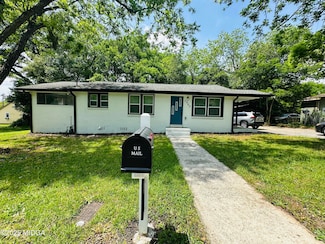 3865 Flamingo Dr, Macon, GA 31206