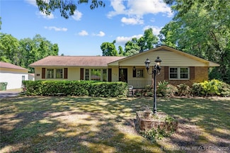 206 W Rockingham Rd, Maxton, NC 28364