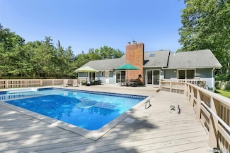 70 Jagger Ln, Westhampton, NY 11977