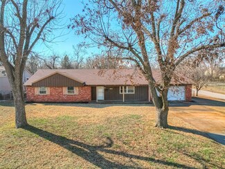 1302 S 16th St, Chickasha, OK 73018