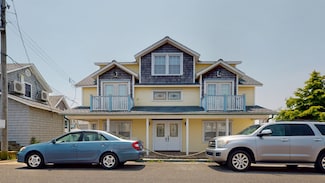 704 W Rio Grande Ave, Wildwood, NJ 08260