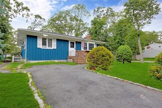 82 Washington Ave, Holtsville, NY 11742