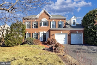13106 Farmsted Ct, Herndon, VA 20171