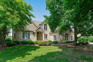 552 Waters Edge Dr, South Elgin, IL 60177