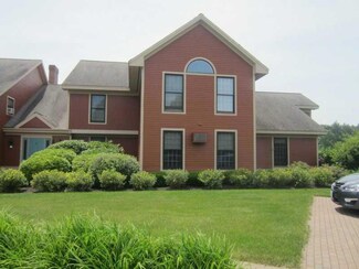 35 Estates Dr Unit 2, Manchester, ME 04351
