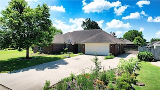 325 Northcrest Ave, Lowell, AR 72745