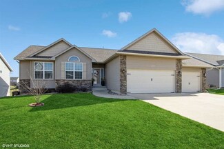 1227 Petrus Dr NE, Cedar Rapids, IA 52402