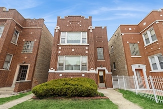 4032 W Nelson St, Chicago, IL 60641
