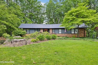 1078 W Outer Dr, Oak Ridge, TN 37830