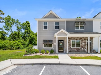 2 Catalina Cir, Swansboro, NC 28584