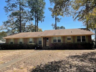 2311 Saint George Ln, Albany, GA 31707